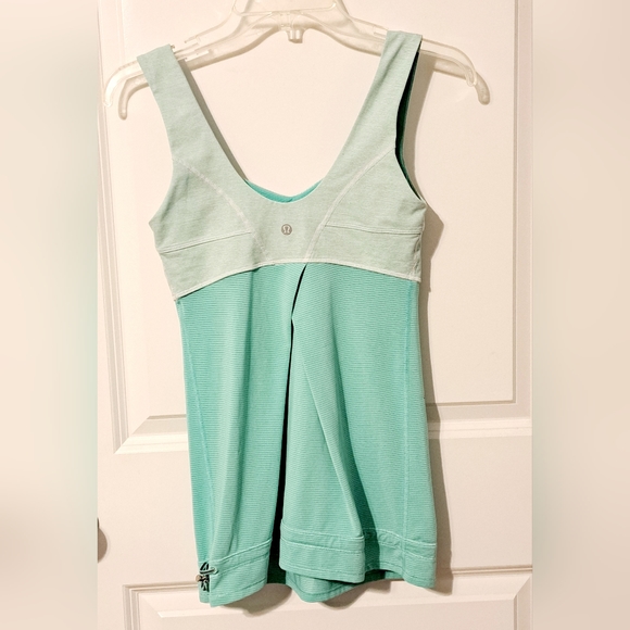 Lululemon run. Tame me tank. Mint green stripe.  Women’s Size 4. - Picture 2 of 11